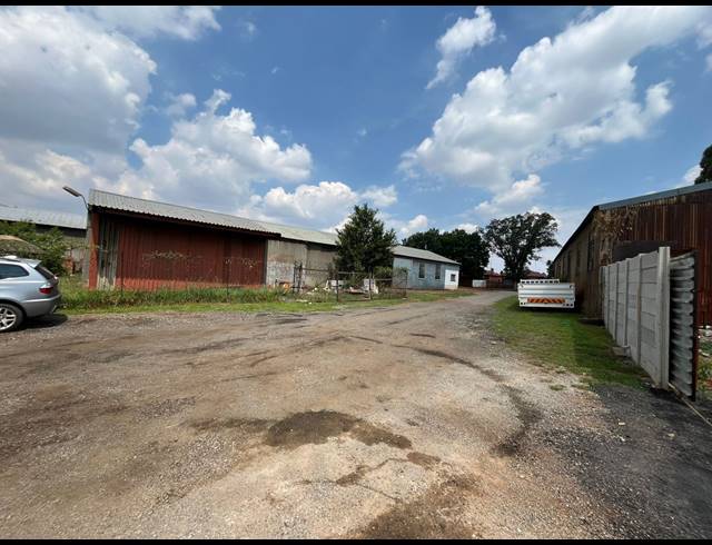 2,400M² WORKSHOP FOR SALE IN STRUBENVALE